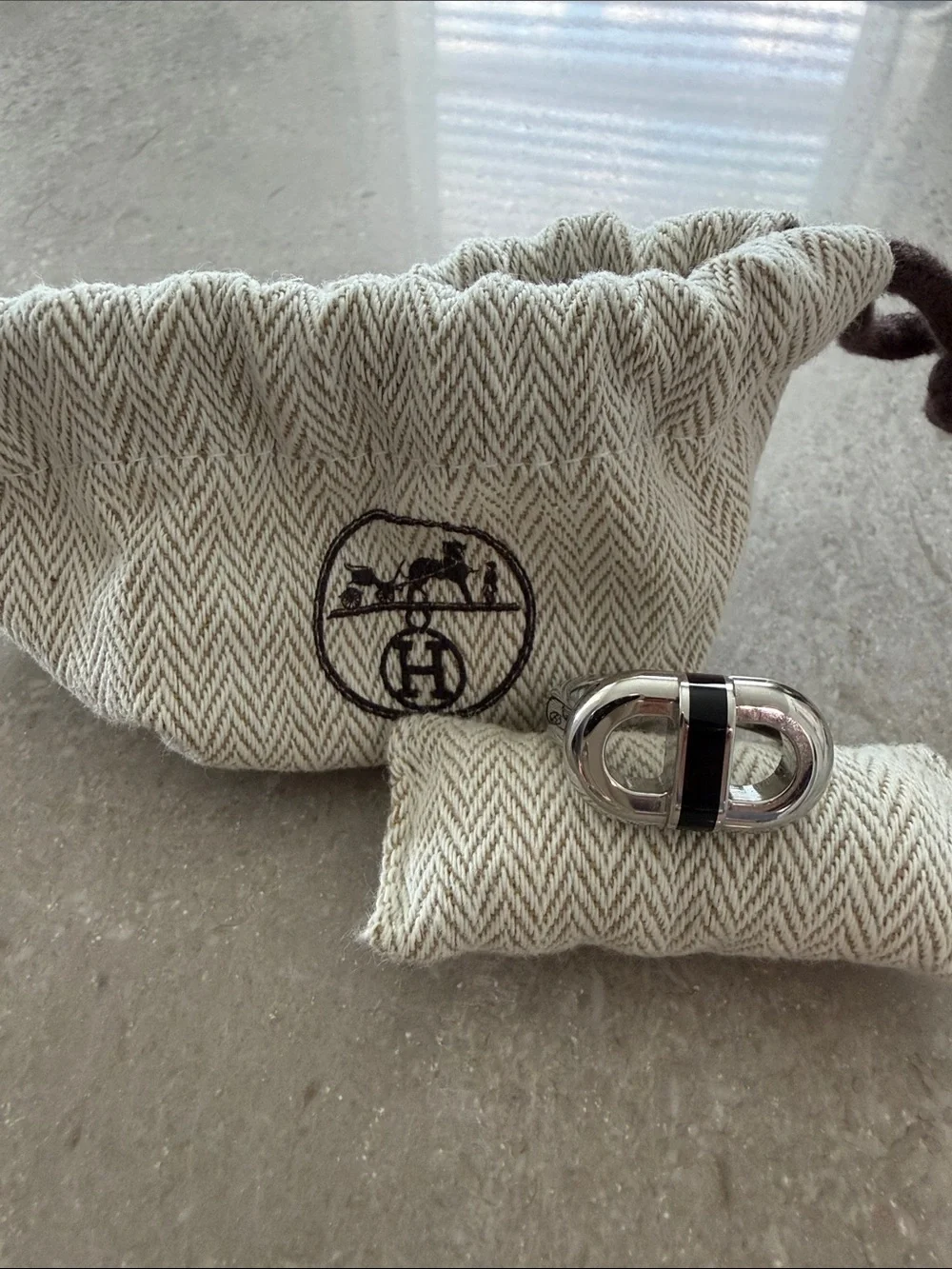 Hermes ring lacquered